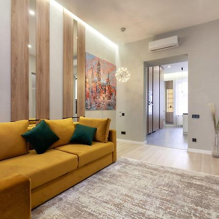 Royal Apartament On Voloshyna 2 Lviv Kültér fotó